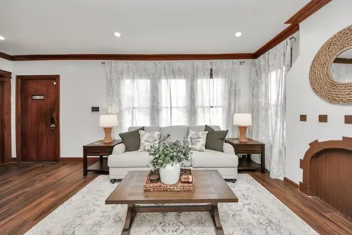 2002 Rosewood Street Houston, TX 77004