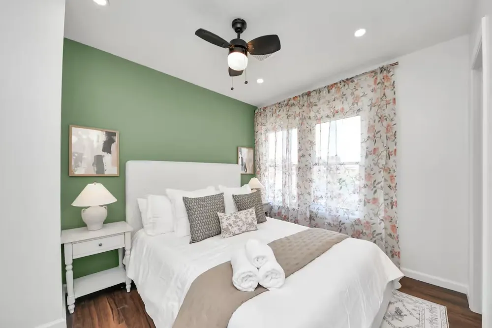 2002 Rosewood Street Houston, TX 77004