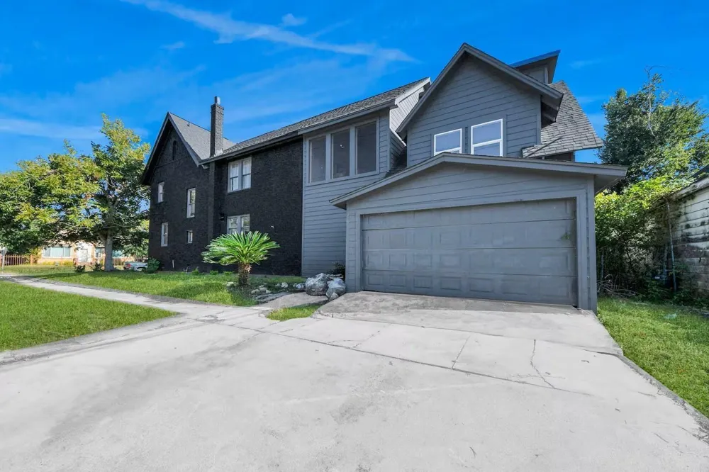 2002 Rosewood Street Houston, TX 77004
