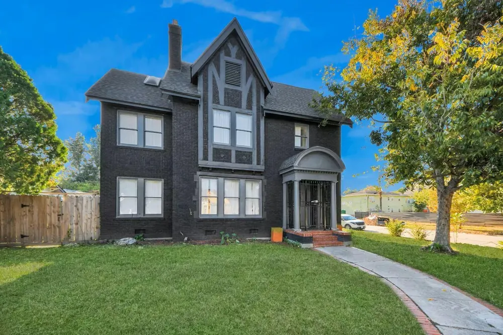 2002 Rosewood Street Houston, TX 77004