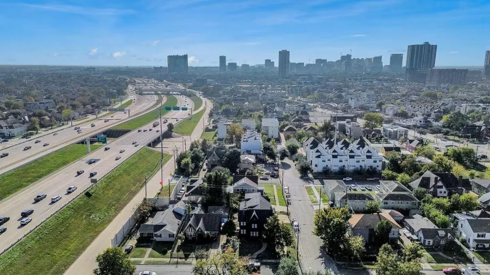 2002 Rosewood Street Houston, TX 77004