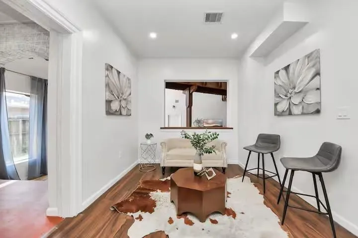 2002 Rosewood Street Houston, TX 77004