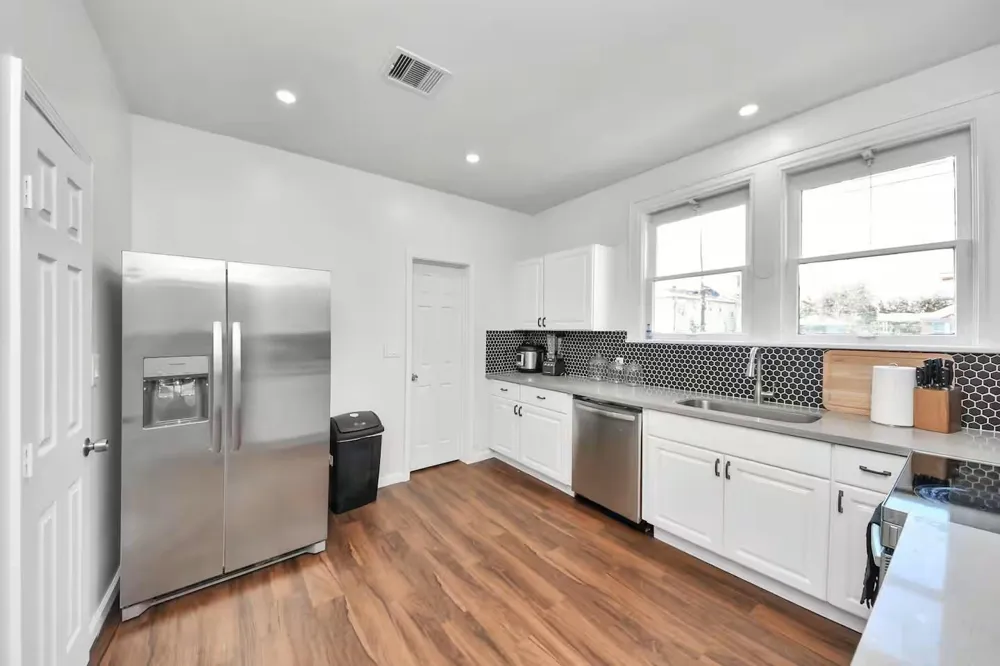 2002 Rosewood Street Houston, TX 77004