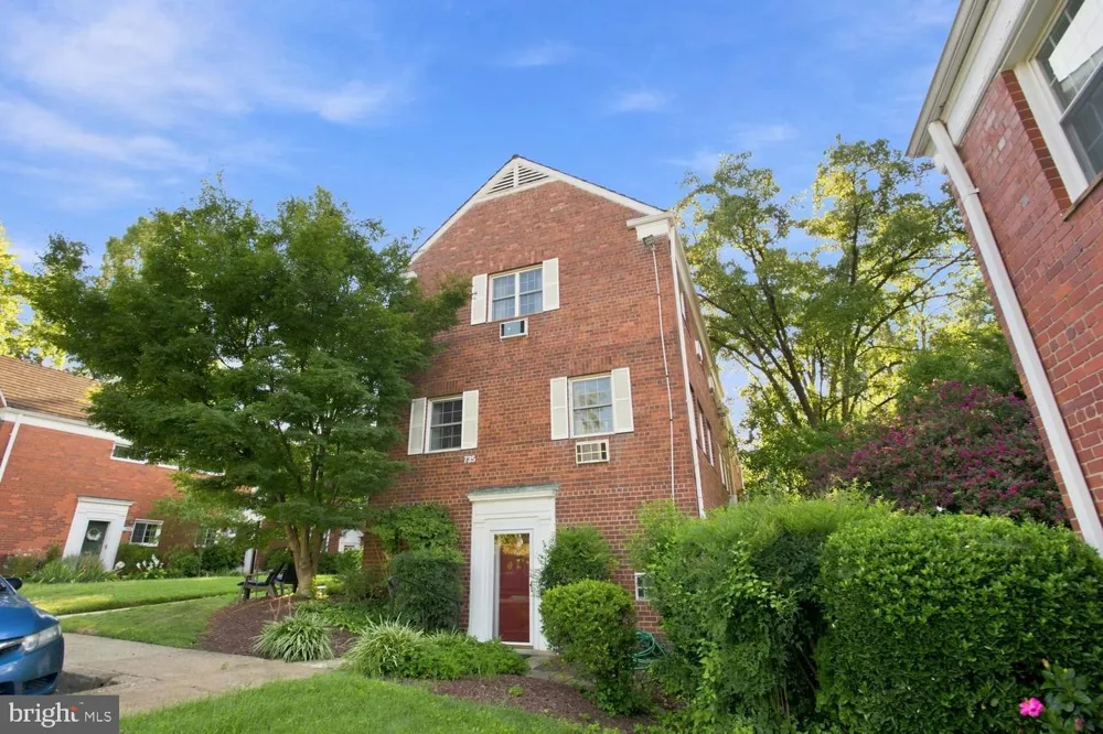 3410 GUNSTON ROAD Alexandria, VA 22302