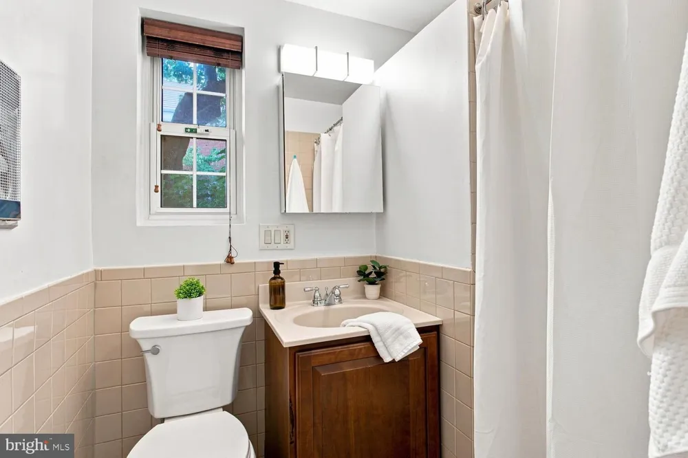 3410 GUNSTON ROAD Alexandria, VA 22302