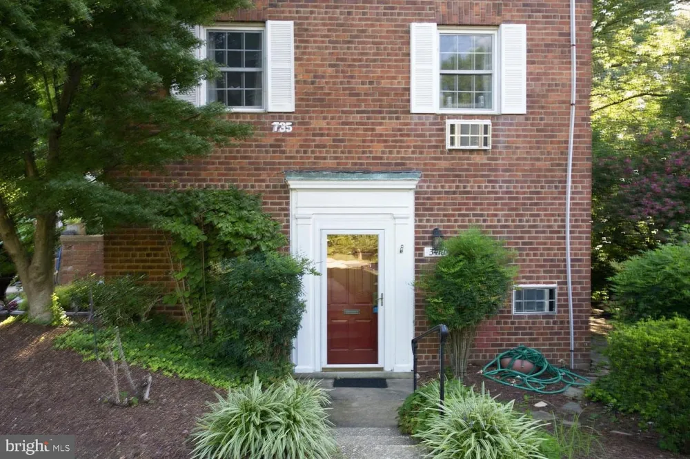 3410 GUNSTON ROAD Alexandria, VA 22302