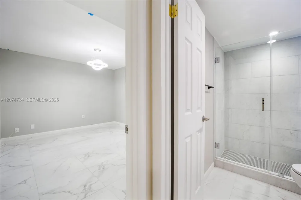 10000 NW 80th Ct #2102 Hialeah Gardens, FL 33016