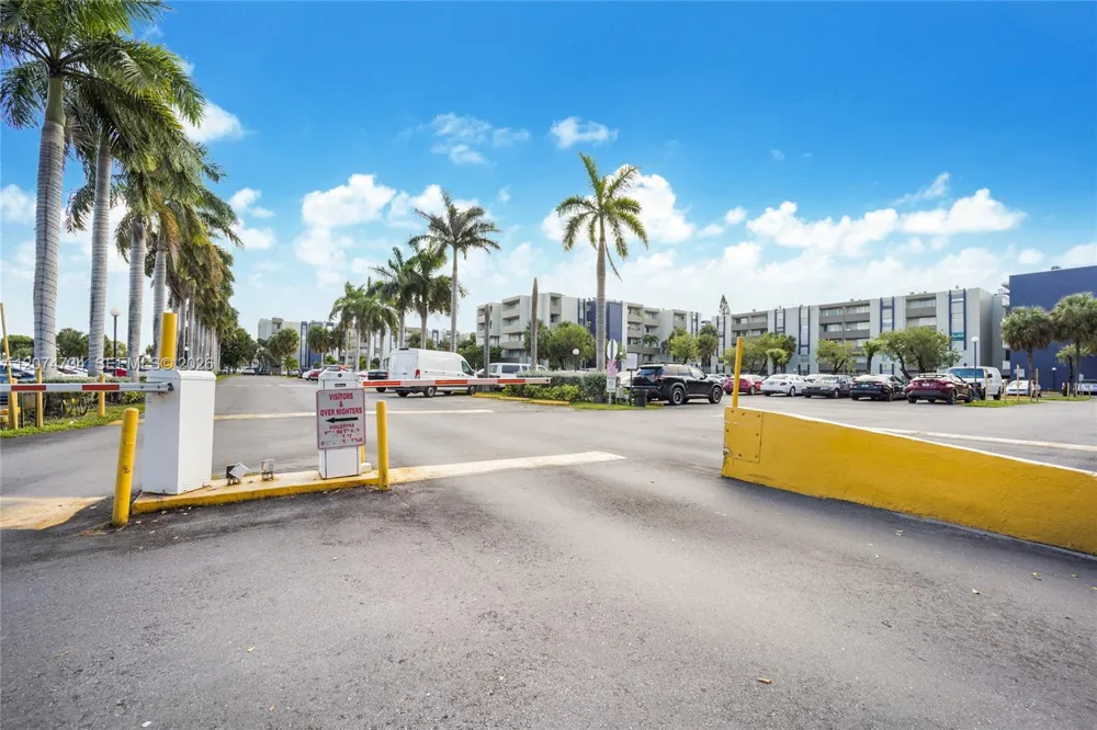 10000 NW 80th Ct #2102 Hialeah Gardens, FL 33016