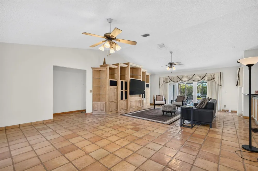 5417 NW 83rd Way Coral Springs, FL 33067