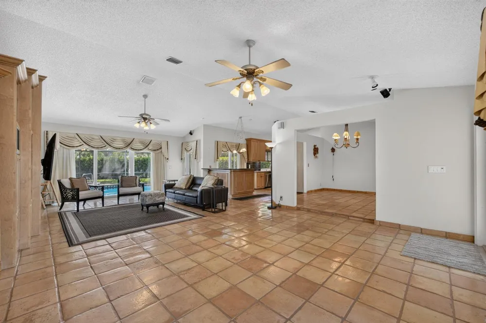5417 NW 83rd Way Coral Springs, FL 33067