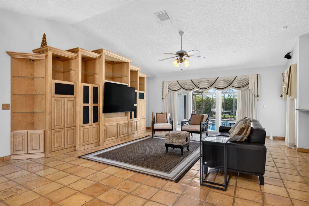 5417 NW 83rd Way Coral Springs, FL 33067