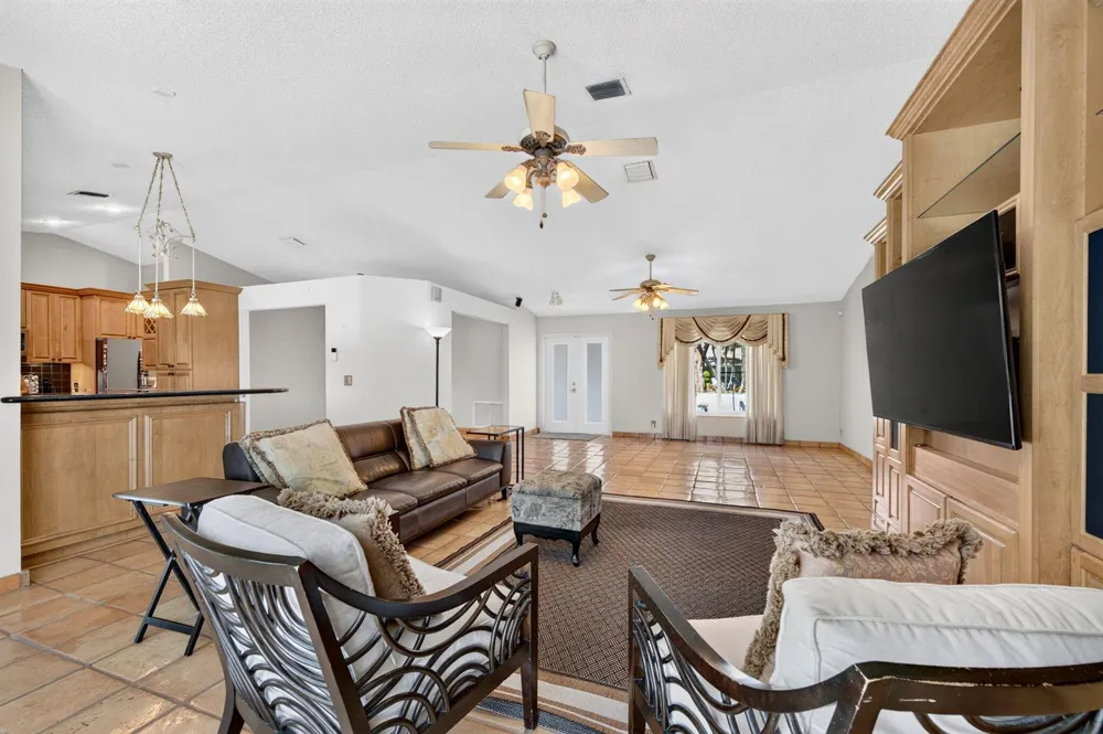 5417 NW 83rd Way Coral Springs, FL 33067