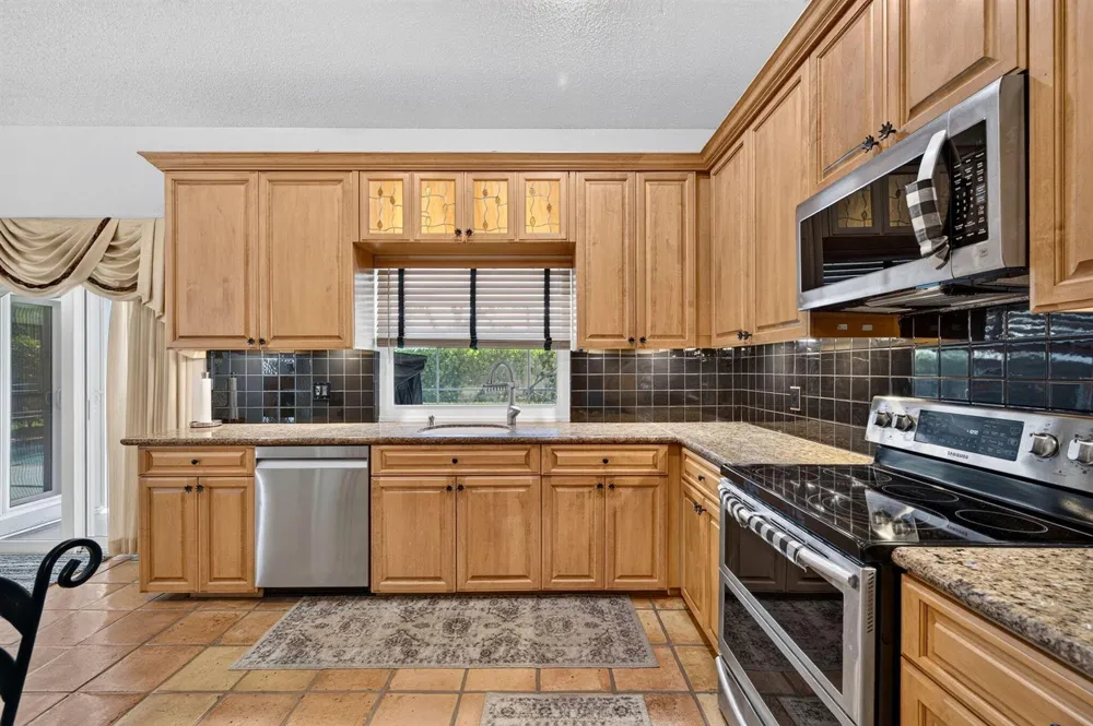 5417 NW 83rd Way Coral Springs, FL 33067