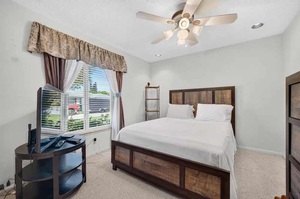 5417 NW 83rd Way Coral Springs, FL 33067