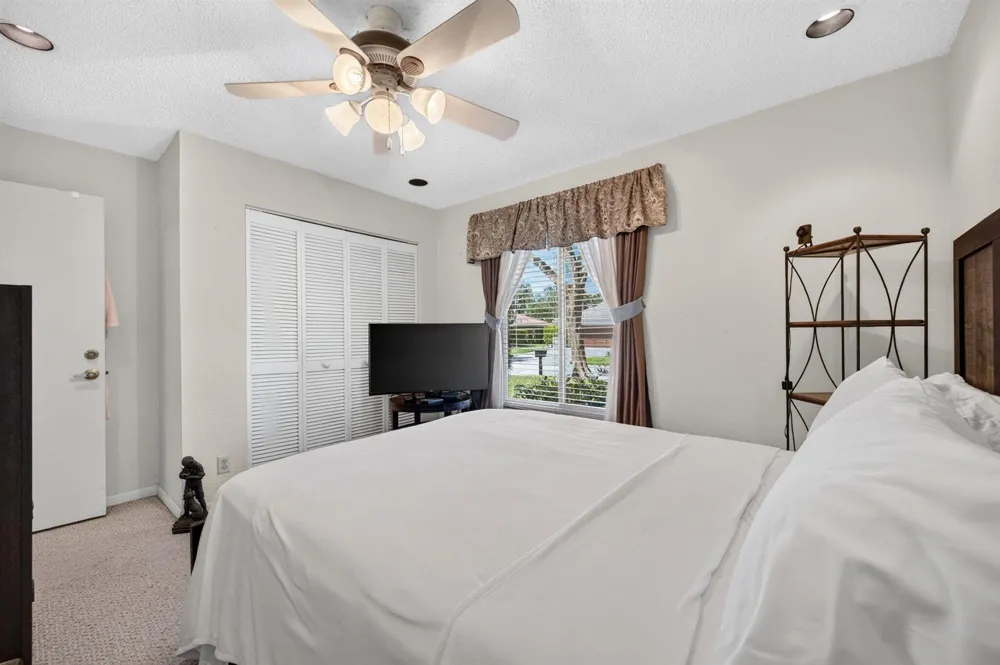 5417 NW 83rd Way Coral Springs, FL 33067