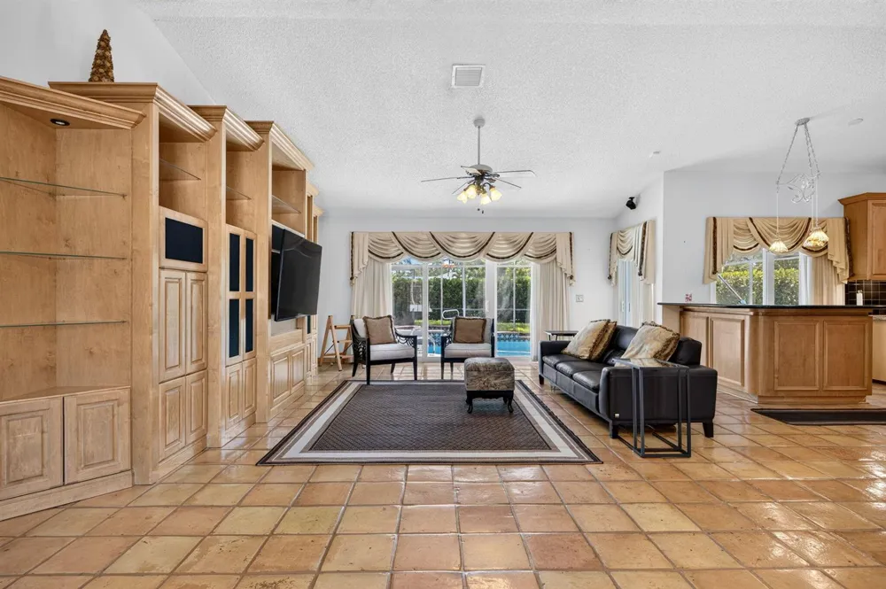 5417 NW 83rd Way Coral Springs, FL 33067