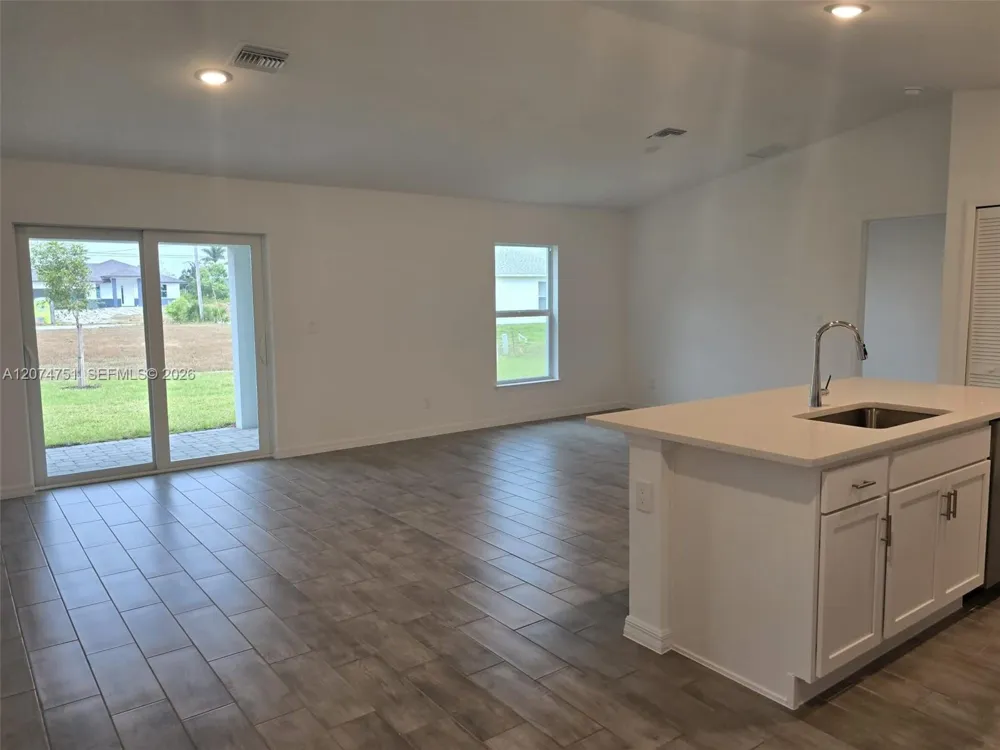 1407 NW 17th Pl Cape Coral, FL 33993