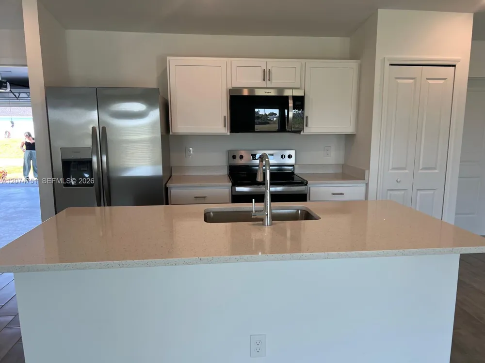 1407 NW 17th Pl Cape Coral, FL 33993
