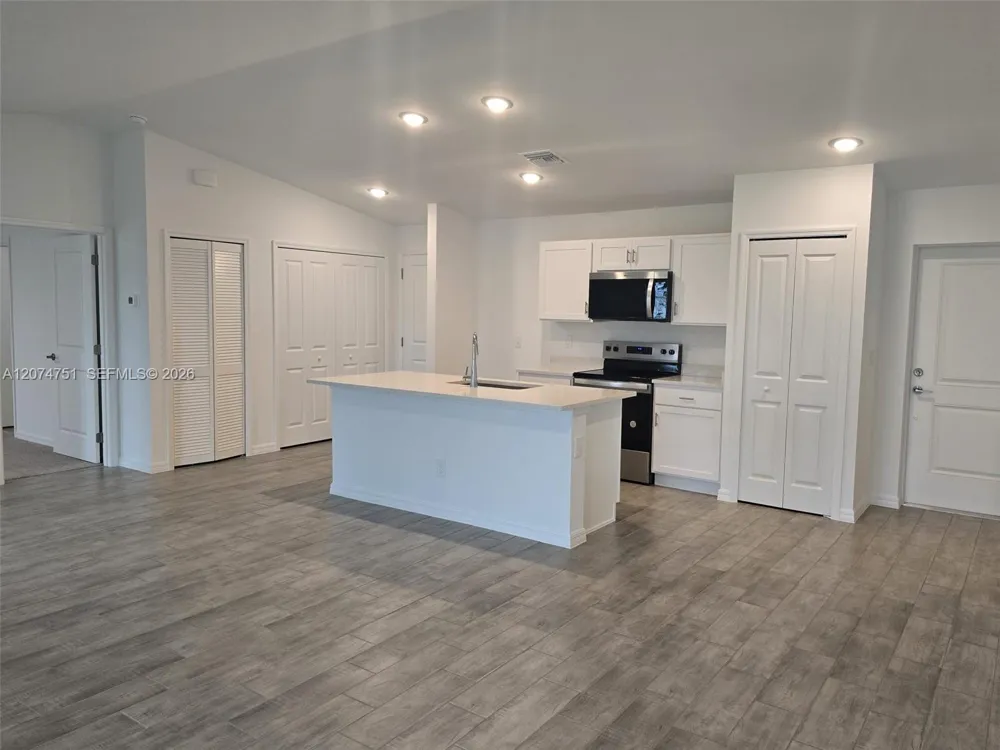 1407 NW 17th Pl Cape Coral, FL 33993
