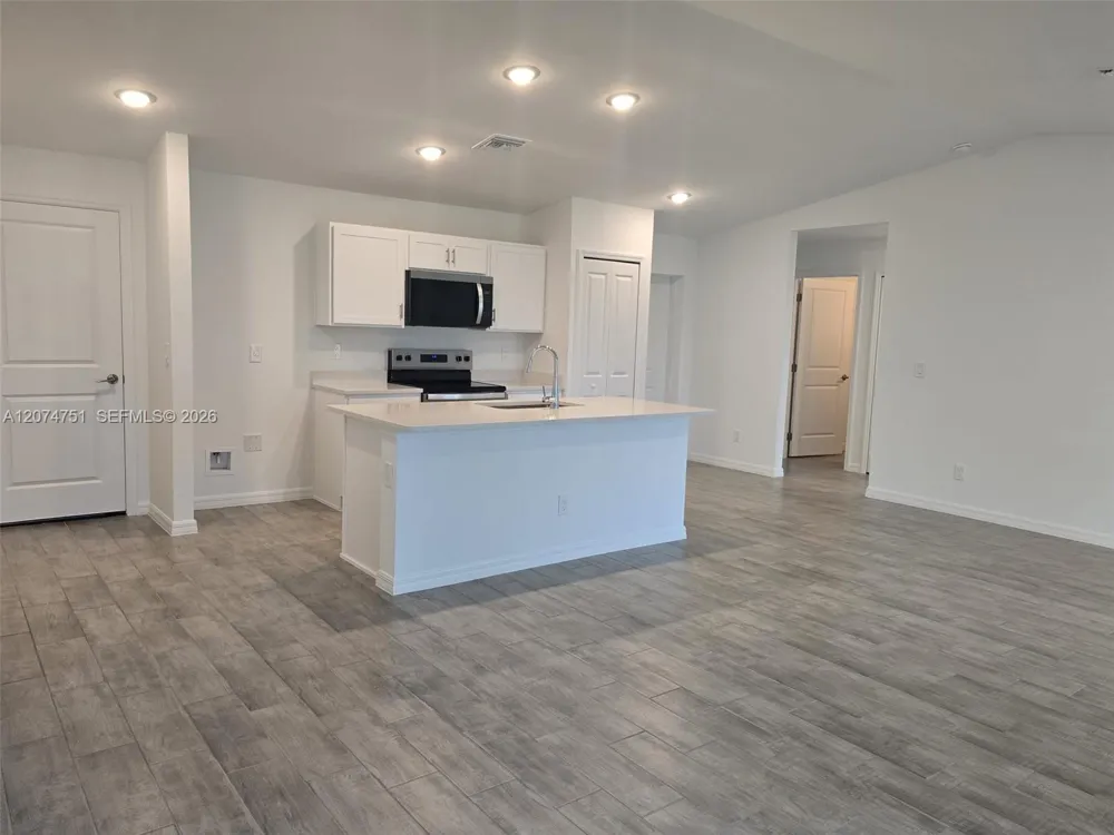 1407 NW 17th Pl Cape Coral, FL 33993