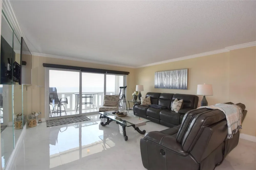 1012 OCEAN BOULEVARD #802 Pompano Beach, FL 33062