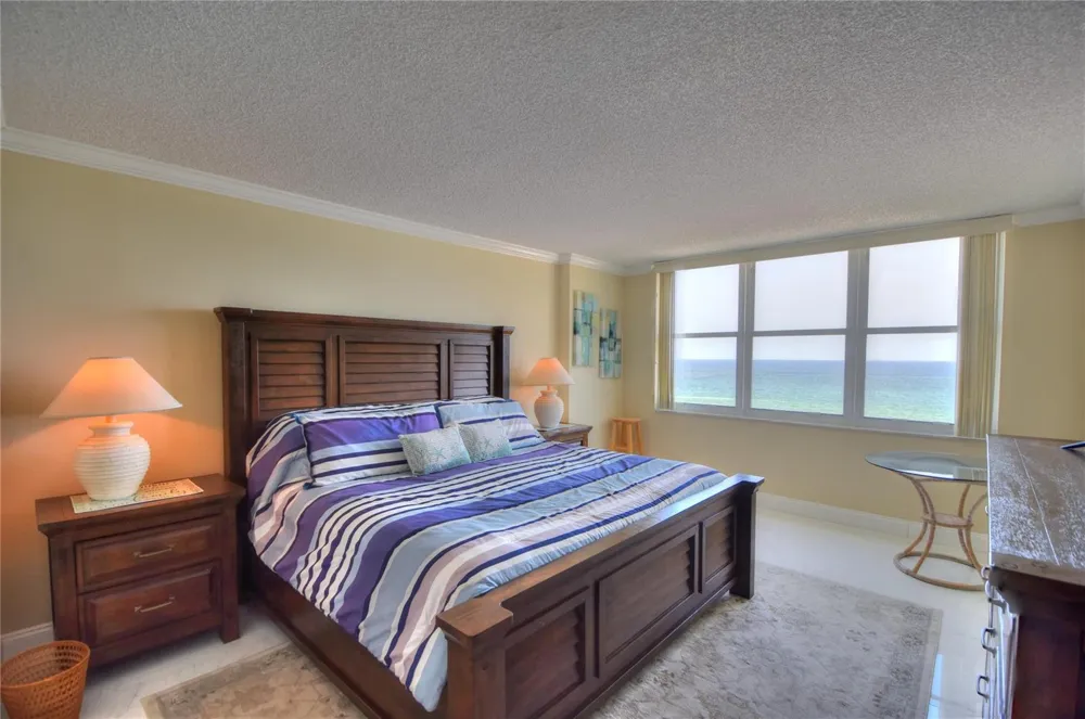 1012 OCEAN BOULEVARD #802 Pompano Beach, FL 33062
