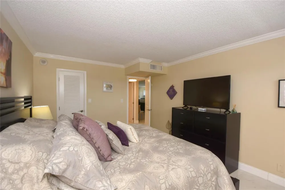 1012 OCEAN BOULEVARD #802 Pompano Beach, FL 33062
