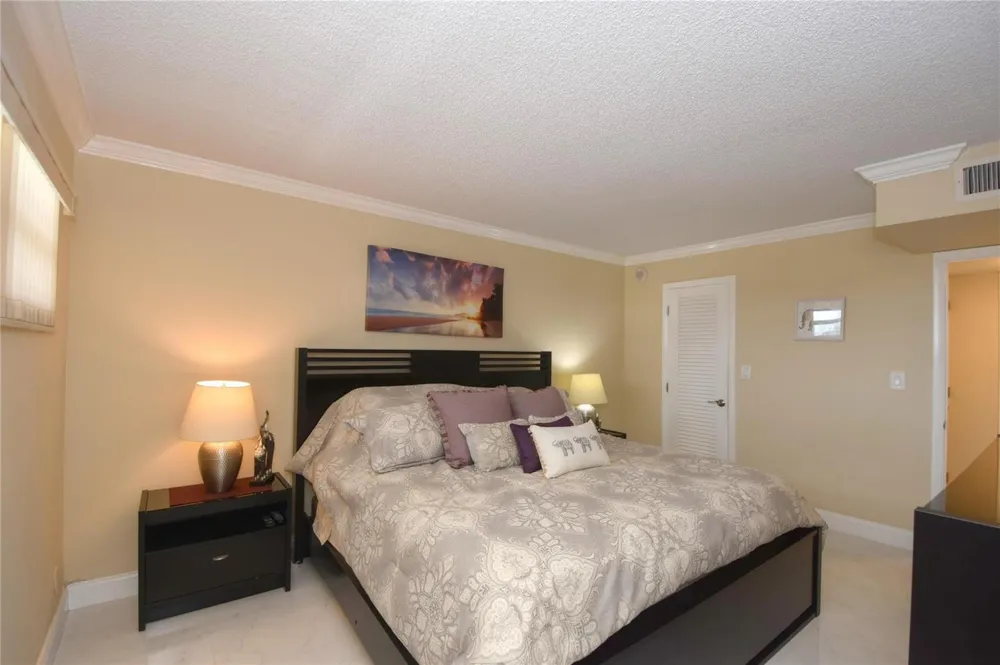 1012 OCEAN BOULEVARD #802 Pompano Beach, FL 33062