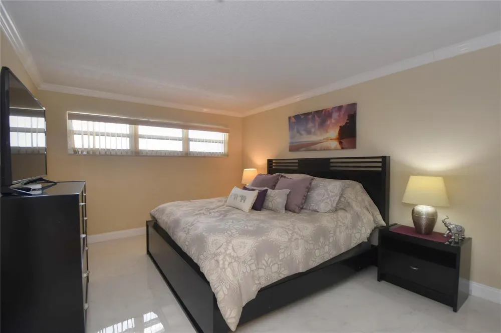 1012 OCEAN BOULEVARD #802 Pompano Beach, FL 33062