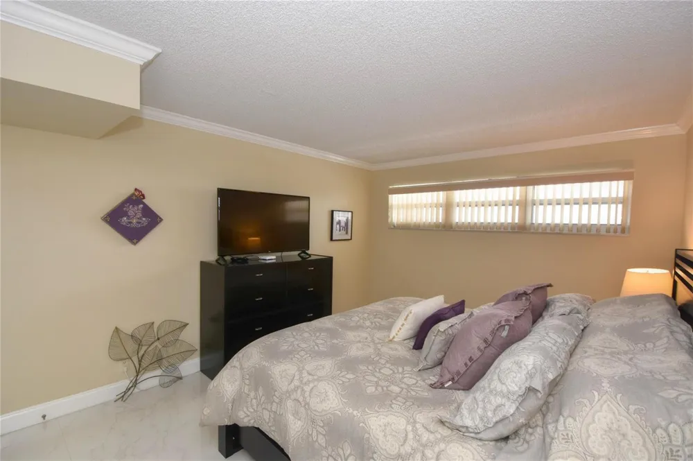 1012 OCEAN BOULEVARD #802 Pompano Beach, FL 33062