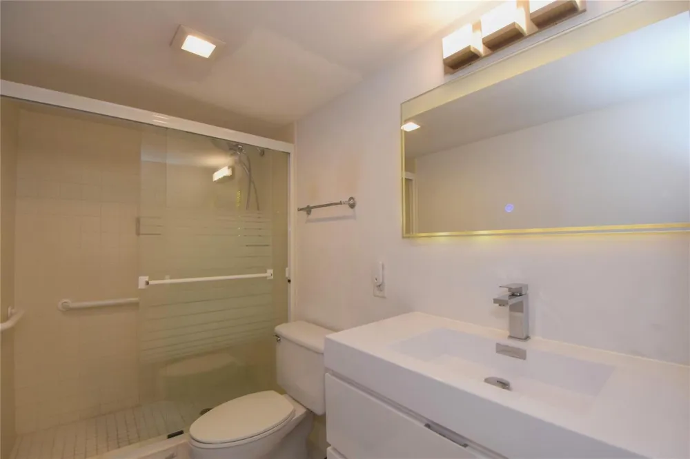 1012 OCEAN BOULEVARD #802 Pompano Beach, FL 33062