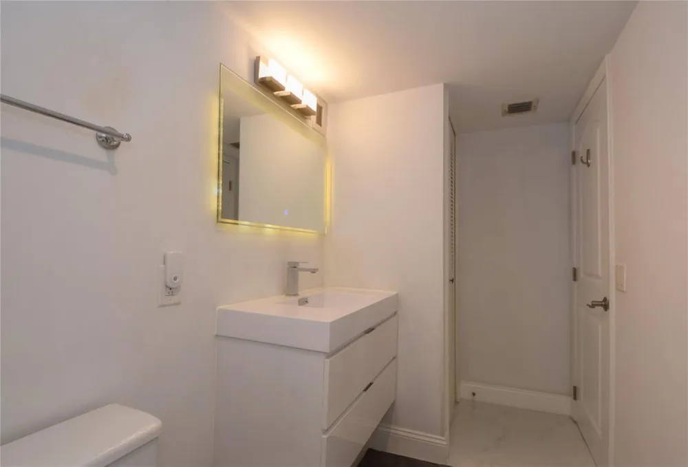1012 OCEAN BOULEVARD #802 Pompano Beach, FL 33062