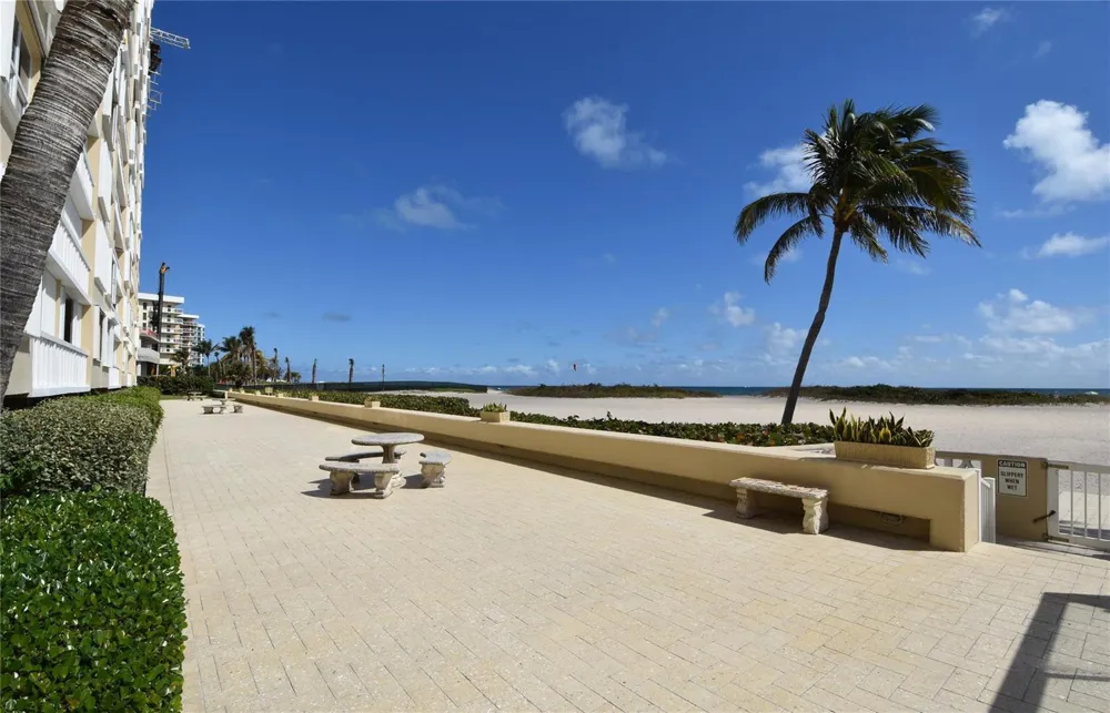 1012 OCEAN BOULEVARD #802 Pompano Beach, FL 33062