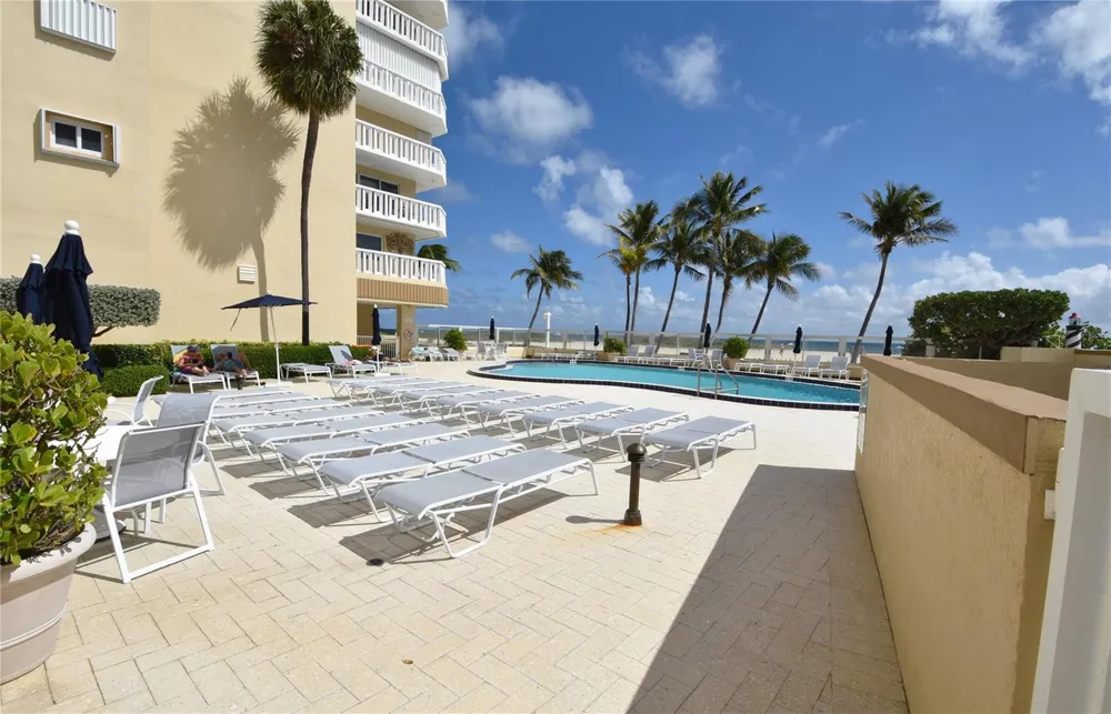 1012 OCEAN BOULEVARD #802 Pompano Beach, FL 33062