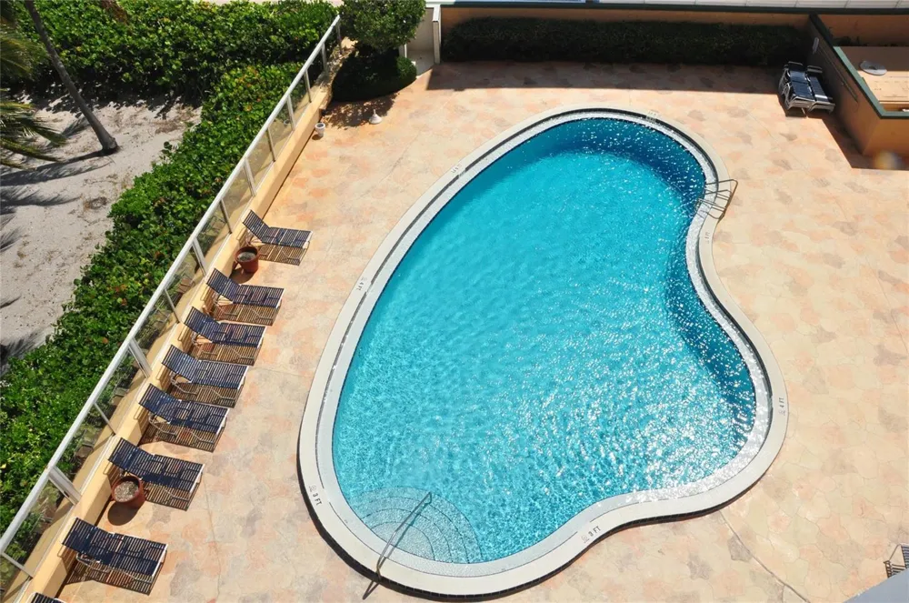1012 OCEAN BOULEVARD #802 Pompano Beach, FL 33062