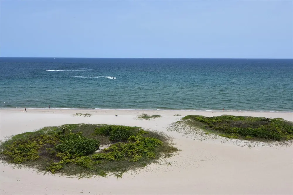 1012 OCEAN BOULEVARD #802 Pompano Beach, FL 33062