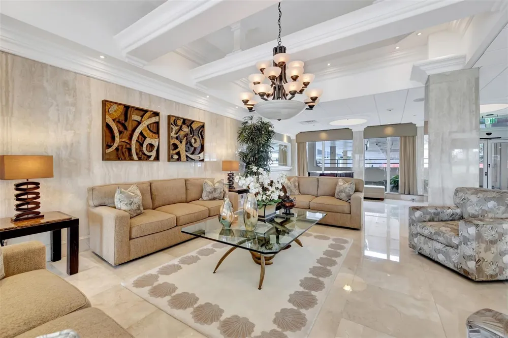 1012 OCEAN BOULEVARD #802 Pompano Beach, FL 33062