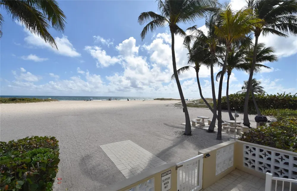 1012 OCEAN BOULEVARD #802 Pompano Beach, FL 33062