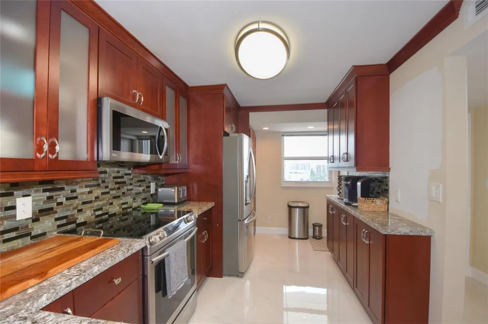 1012 OCEAN BOULEVARD #802 Pompano Beach, FL 33062