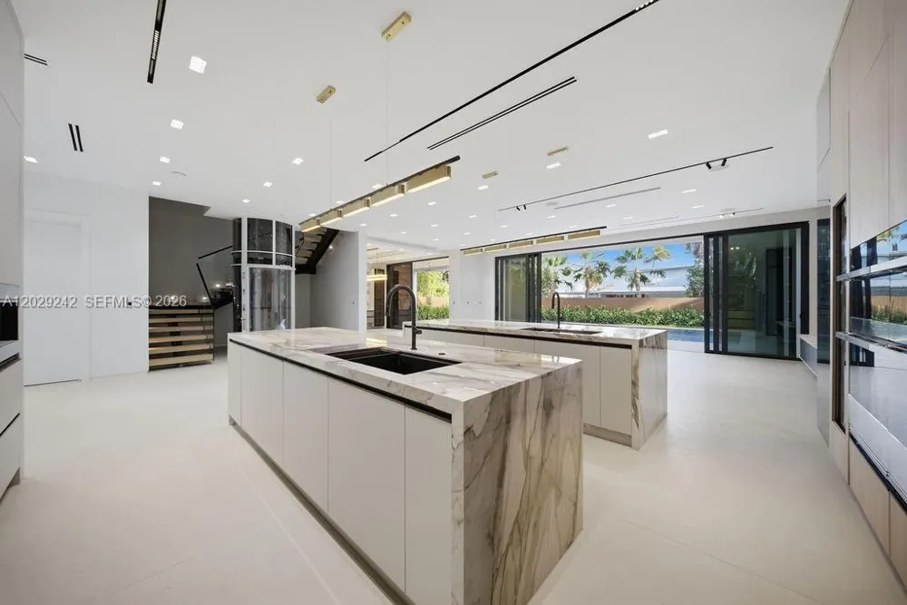 3318 NE 16TH PLACE Fort Lauderdale, FL 33305