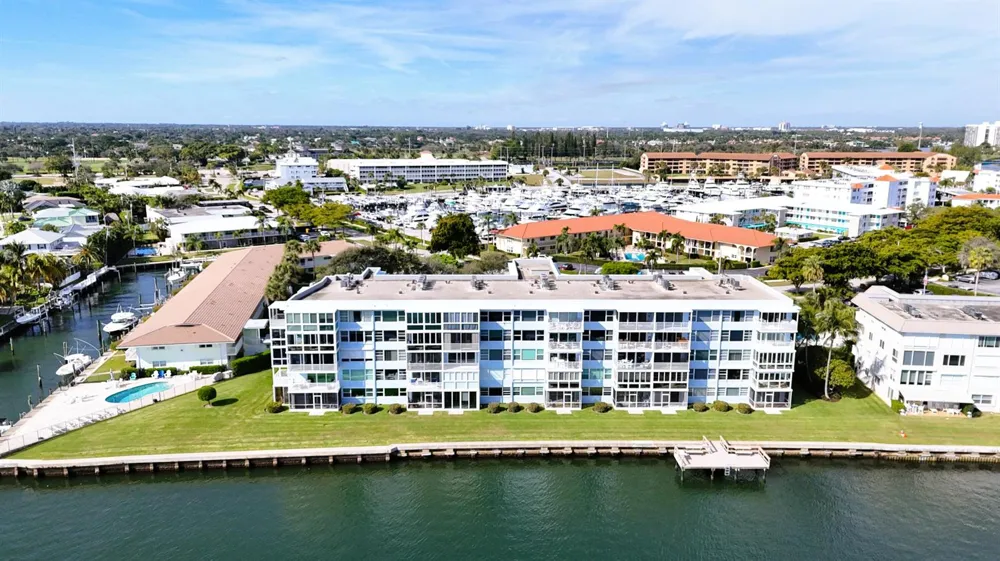 60 Yacht Club Drive #405 North Palm Beach, FL 33408