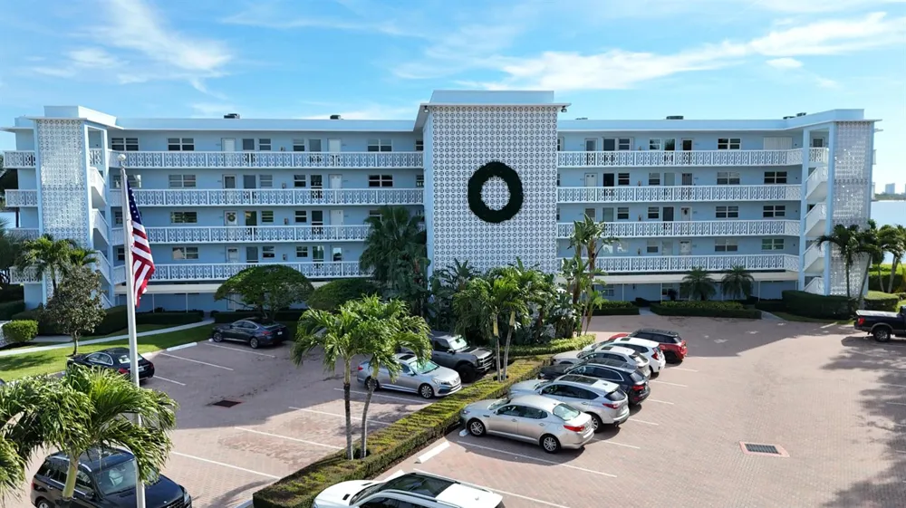60 Yacht Club Drive #405 North Palm Beach, FL 33408