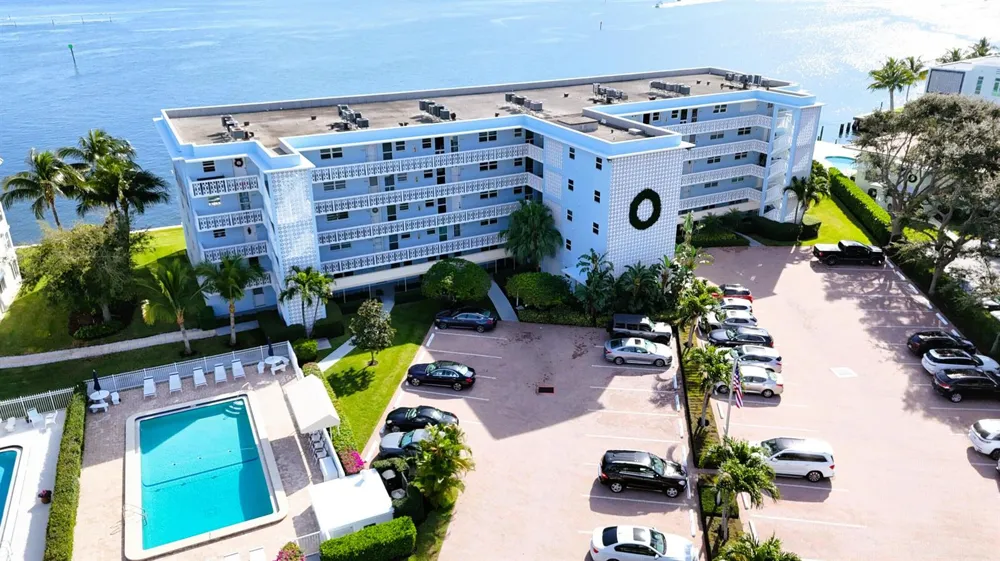 60 Yacht Club Drive #405 North Palm Beach, FL 33408