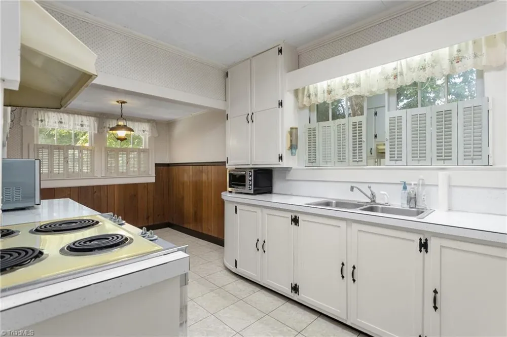 709 E Sunrise Avenue Thomasville, NC 27360