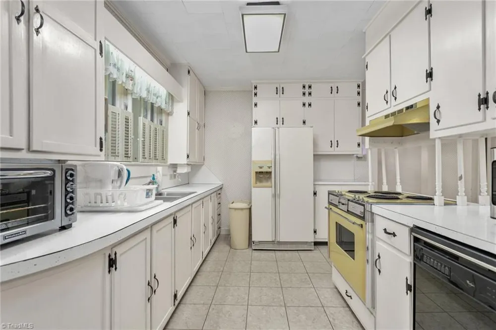 709 E Sunrise Avenue Thomasville, NC 27360