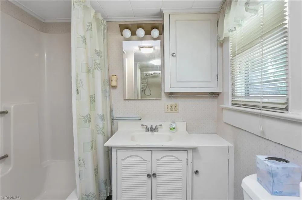 709 E Sunrise Avenue Thomasville, NC 27360