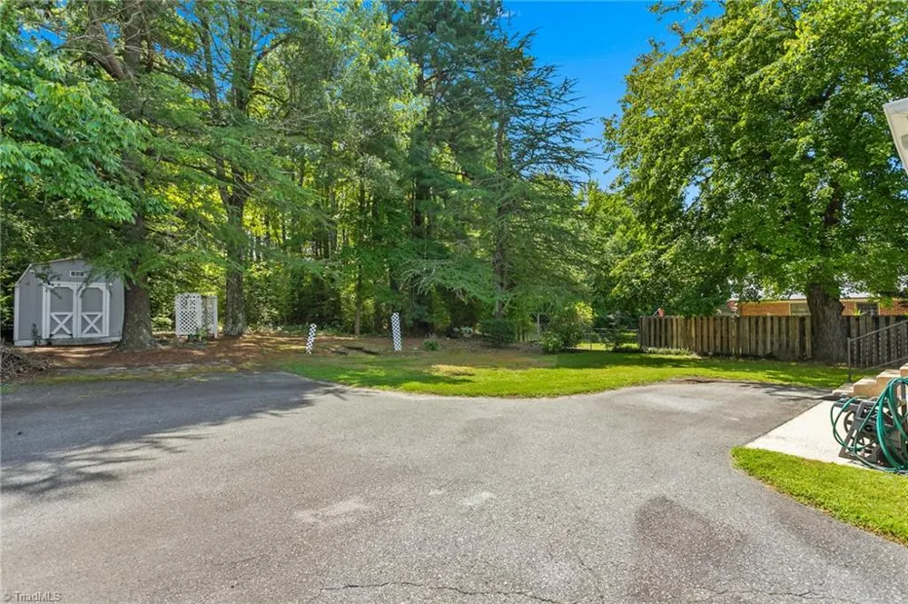 709 E Sunrise Avenue Thomasville, NC 27360