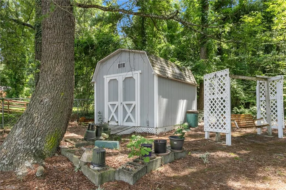 709 E Sunrise Avenue Thomasville, NC 27360