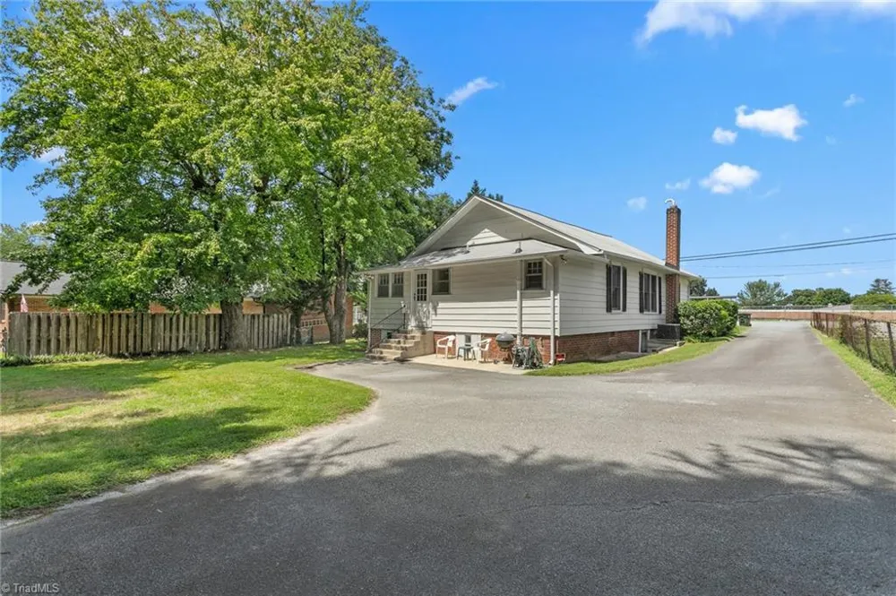 709 E Sunrise Avenue Thomasville, NC 27360