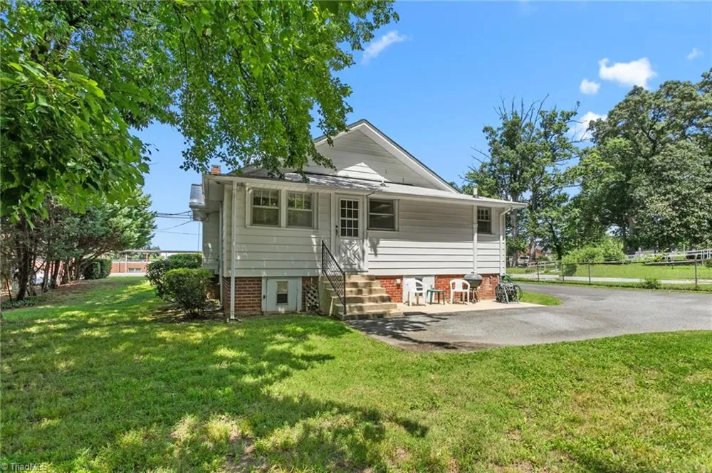 709 E Sunrise Avenue Thomasville, NC 27360